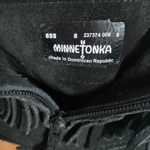 Minnetonka moccasin booties in black - Picture 3 of 3